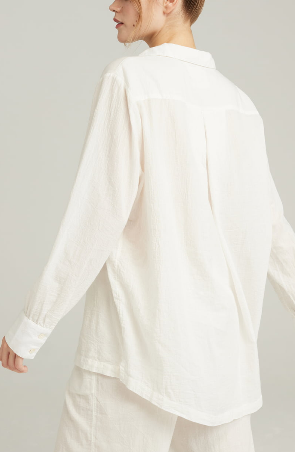 قميص بيجاما ميدي مخطط من القطن العضوي 100٪ باللون الأبيض 